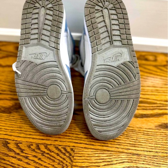 AIR JORDAN 1 Retro High OG “Hyper Royal” - Picture 6 of 7